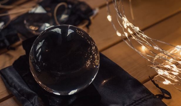 Comment utiliser la boule de cristal pour lire l’avenir ?